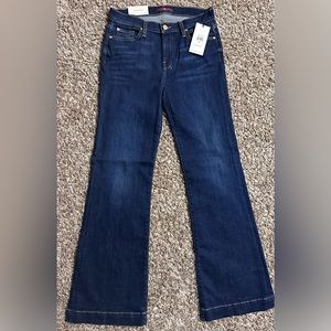 7 FOR ALL MANKIND
Dojo Flare Jeans